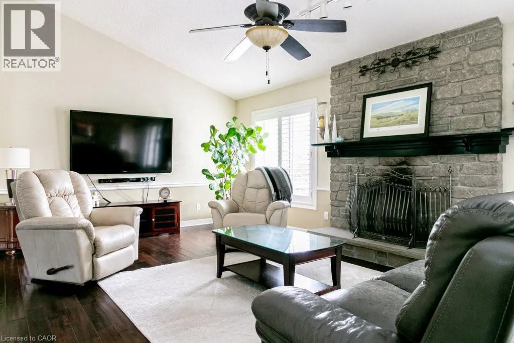 20 MEANDER Close