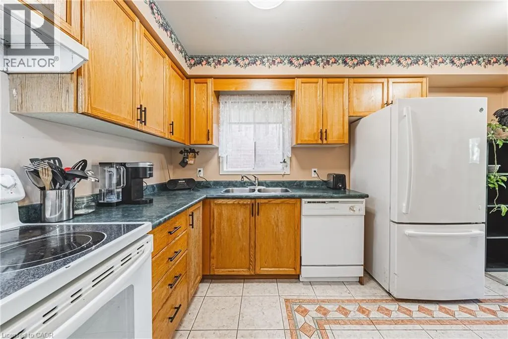 487 TAYLOR Crescent