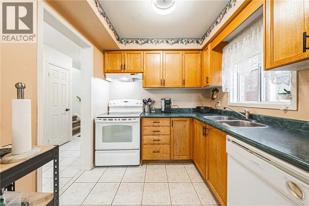 487 TAYLOR Crescent