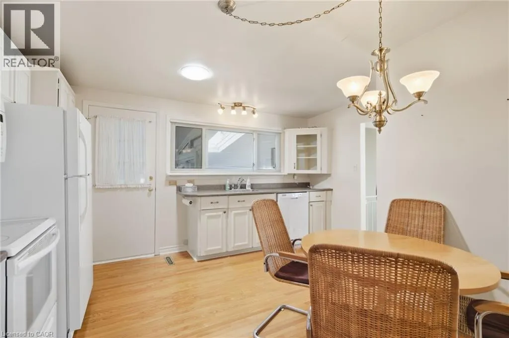 106 FIELDING Crescent