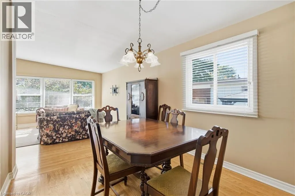 106 FIELDING Crescent
