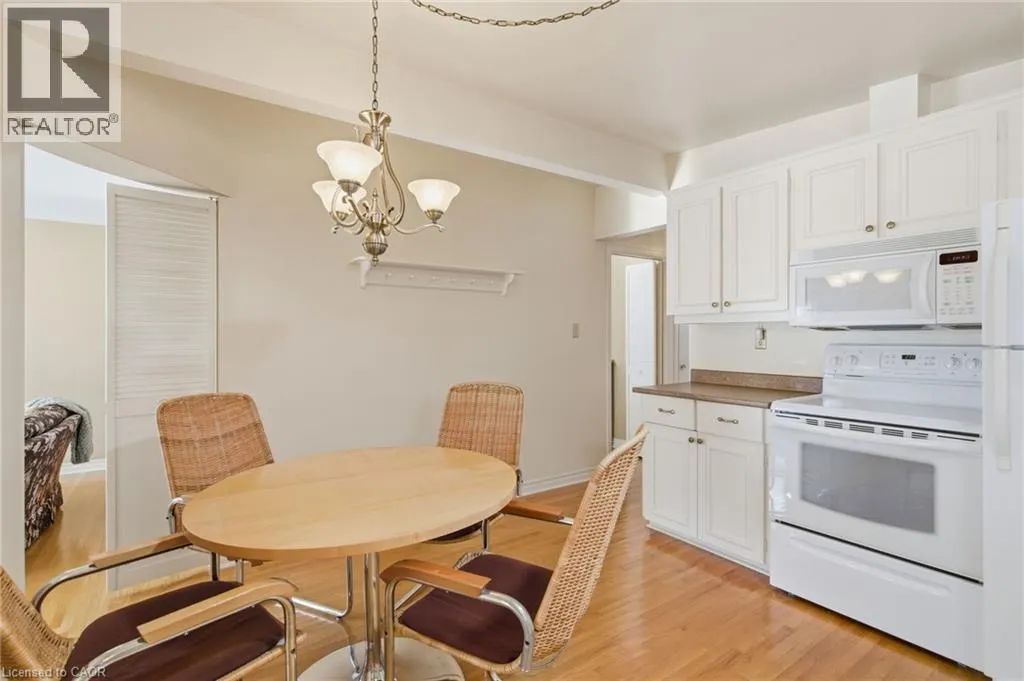 106 FIELDING Crescent