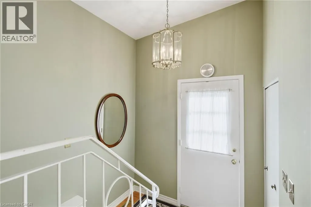 106 FIELDING Crescent