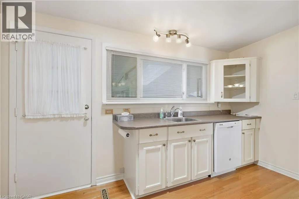 106 FIELDING Crescent