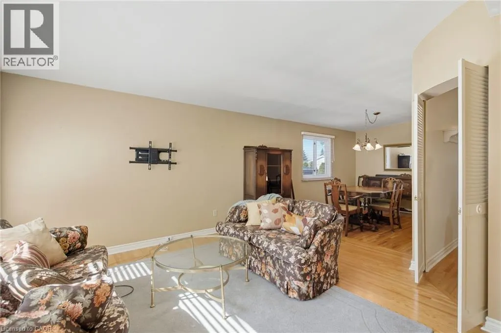 106 FIELDING Crescent