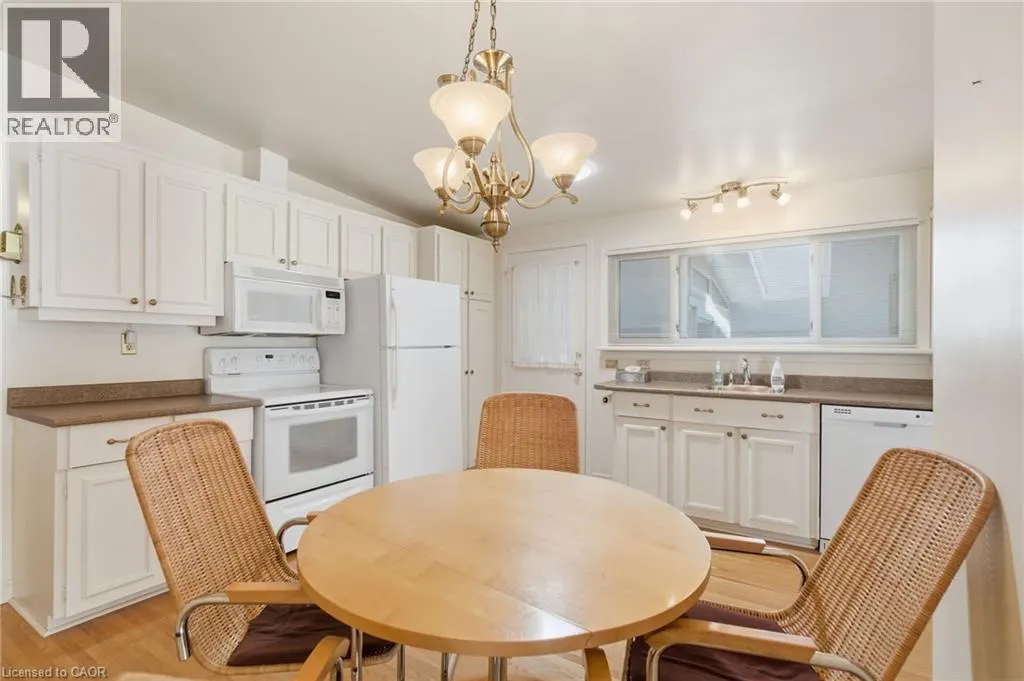106 FIELDING Crescent