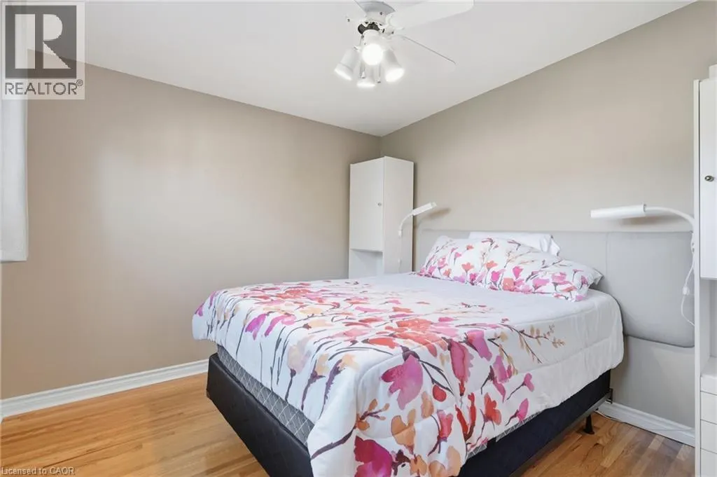 106 FIELDING Crescent