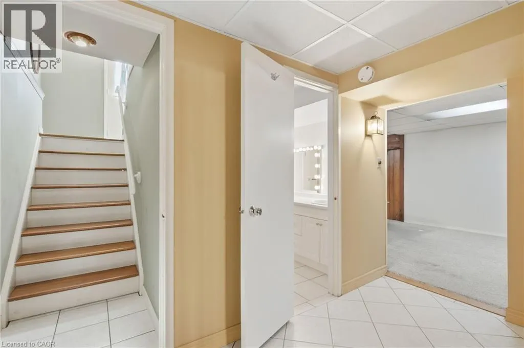 106 FIELDING Crescent
