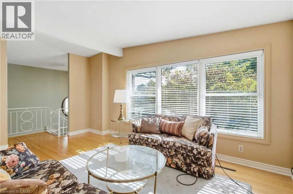 106 FIELDING Crescent