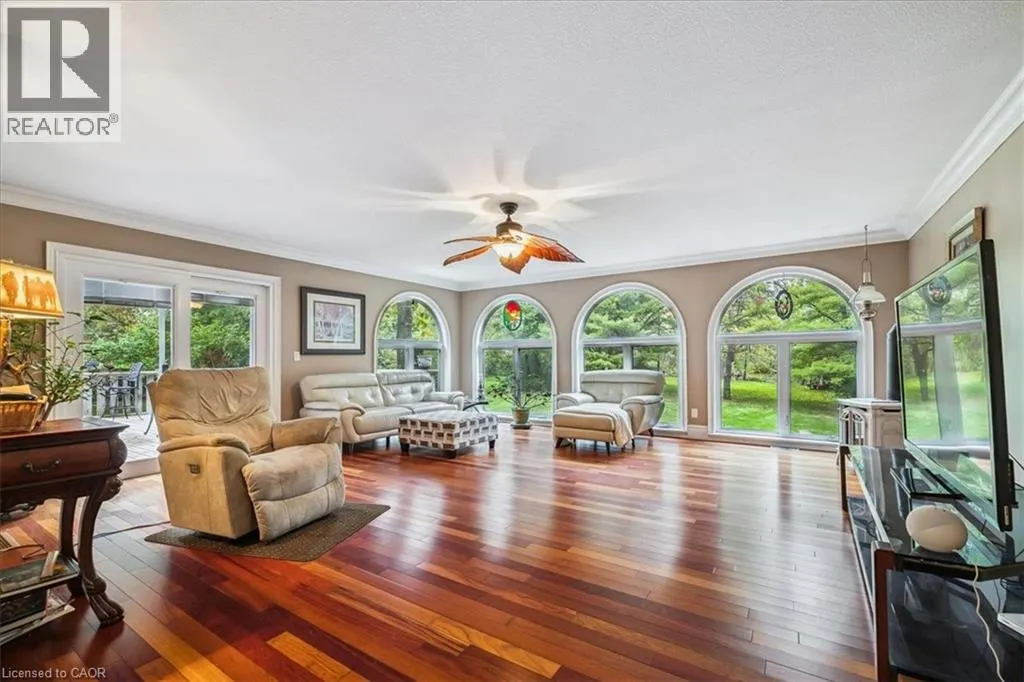 976 GARDEN Lane