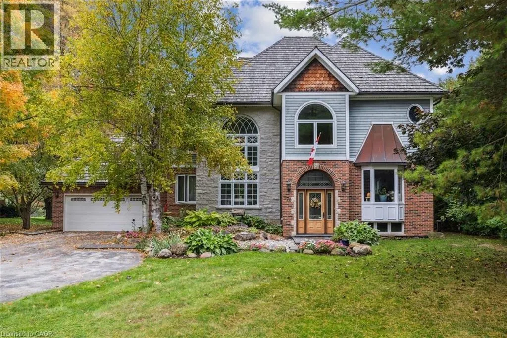 976 GARDEN Lane