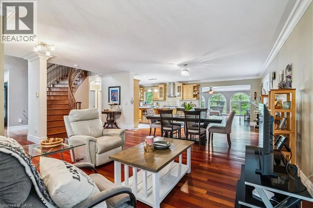 976 GARDEN Lane