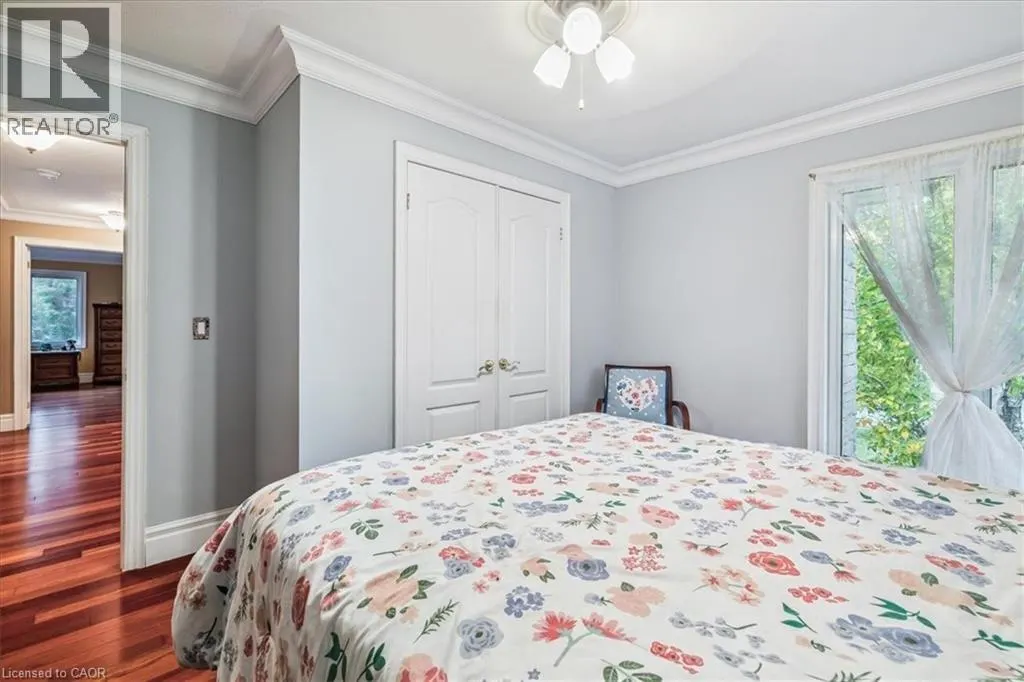 976 GARDEN Lane