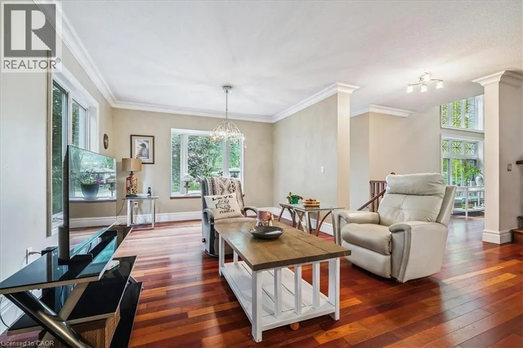 976 GARDEN Lane