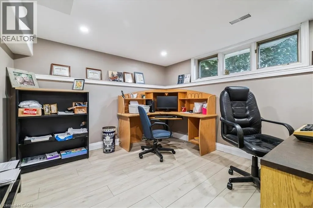 976 GARDEN Lane