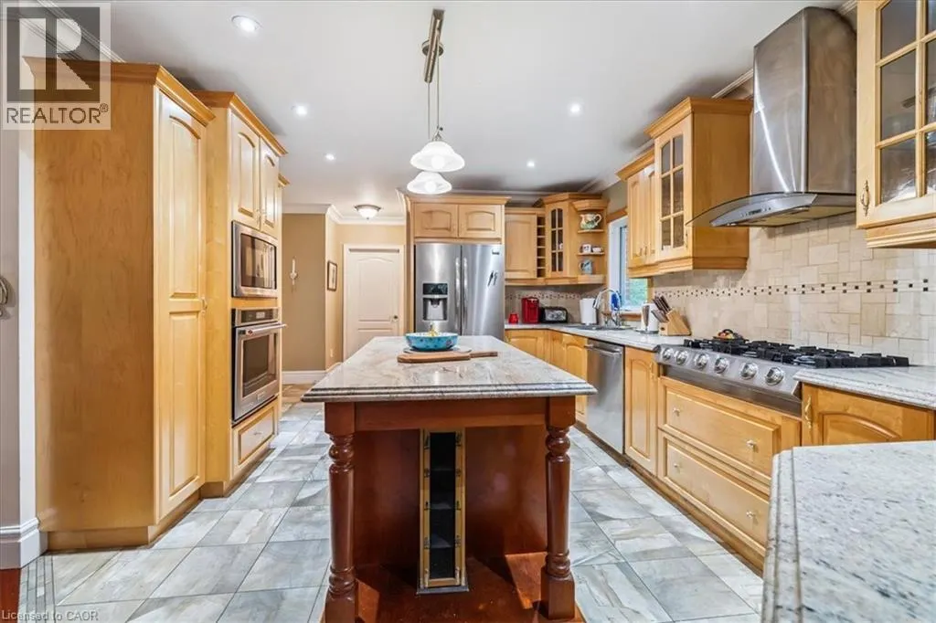 976 GARDEN Lane