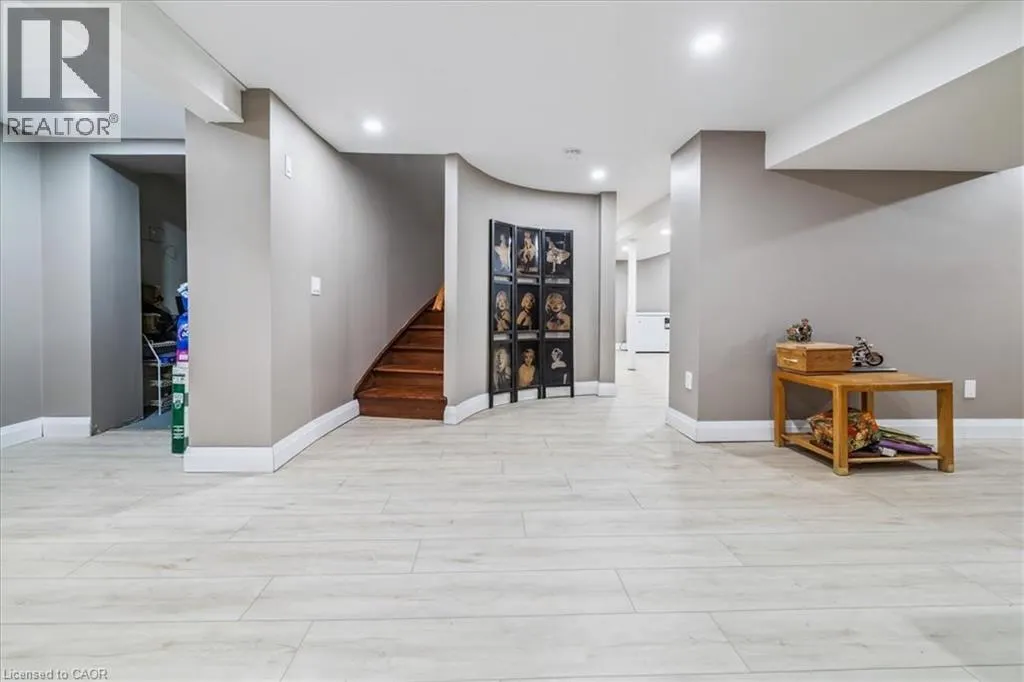 976 GARDEN Lane