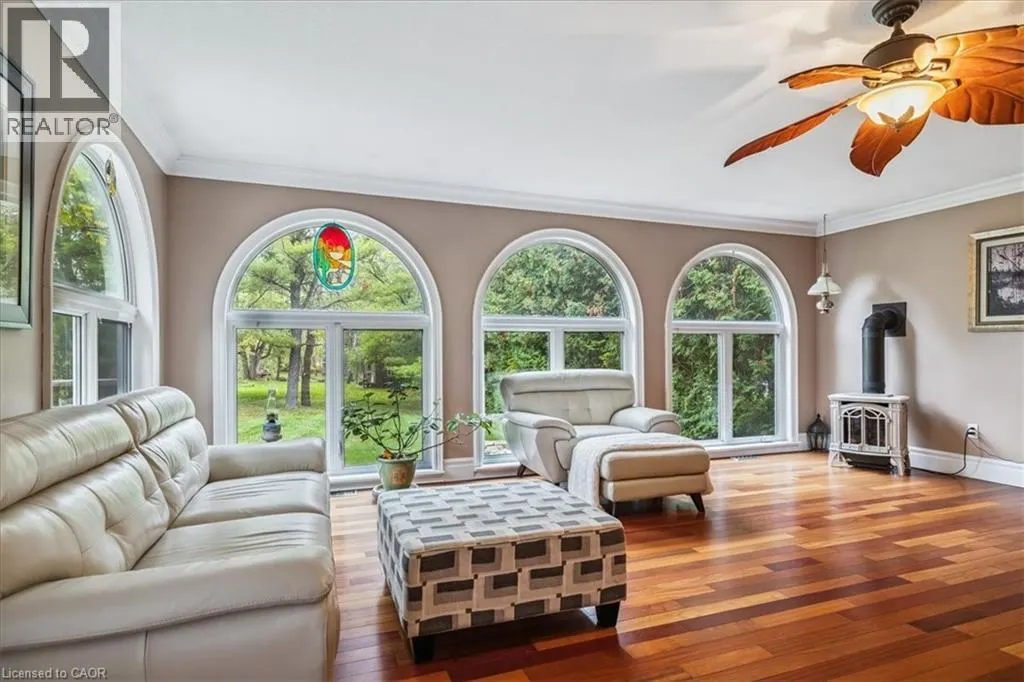 976 GARDEN Lane