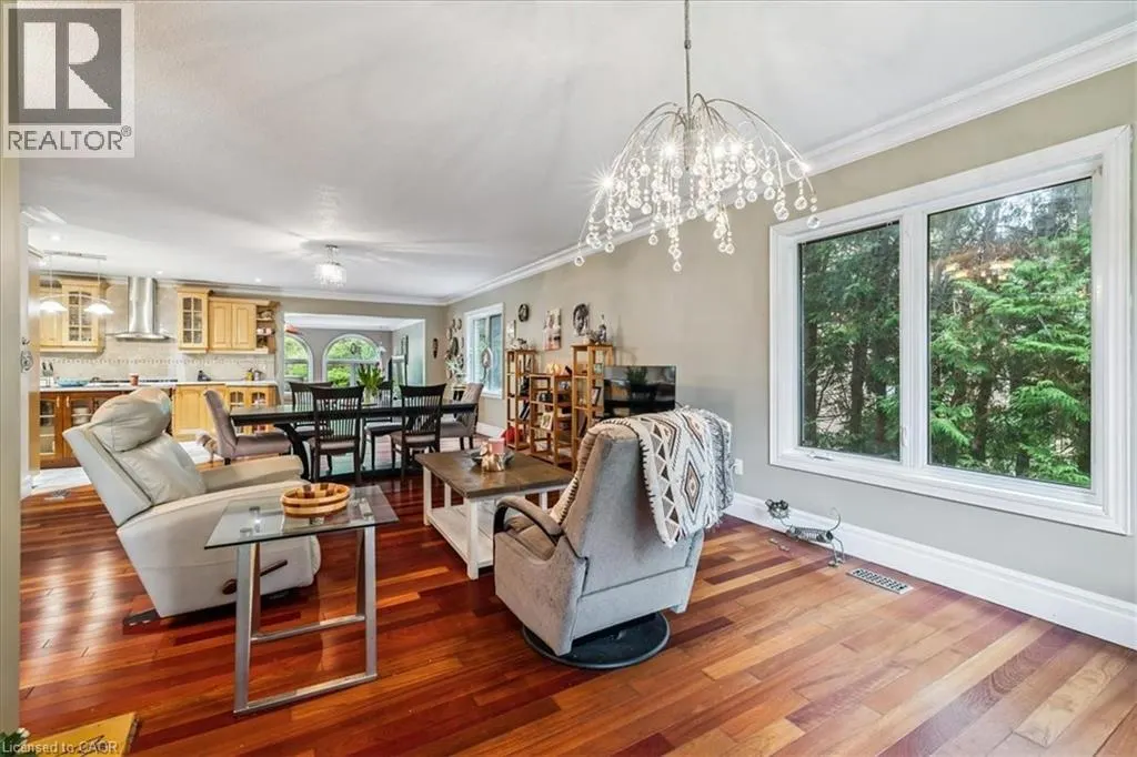 976 GARDEN Lane