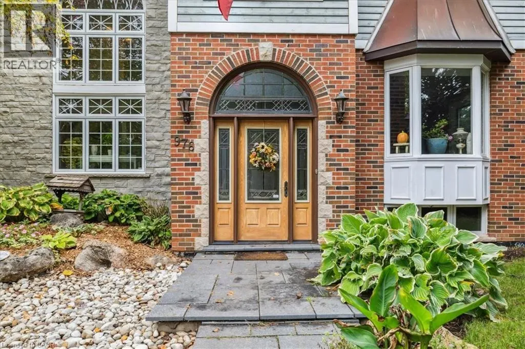 976 GARDEN Lane