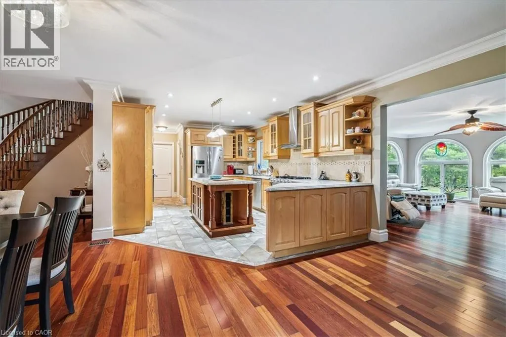 976 GARDEN Lane