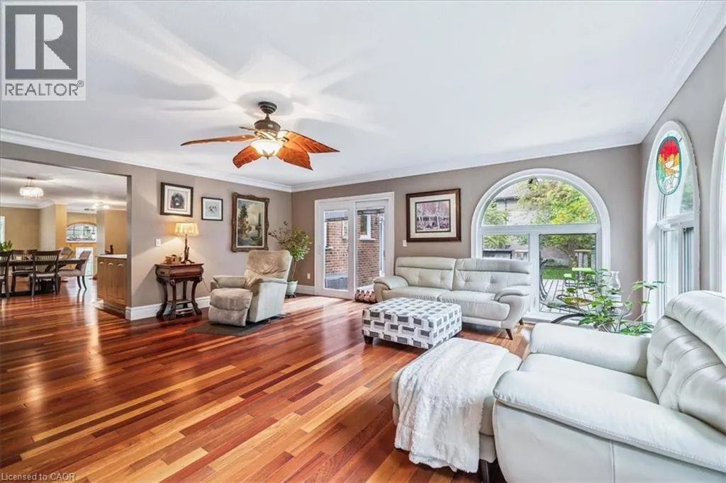 976 GARDEN Lane