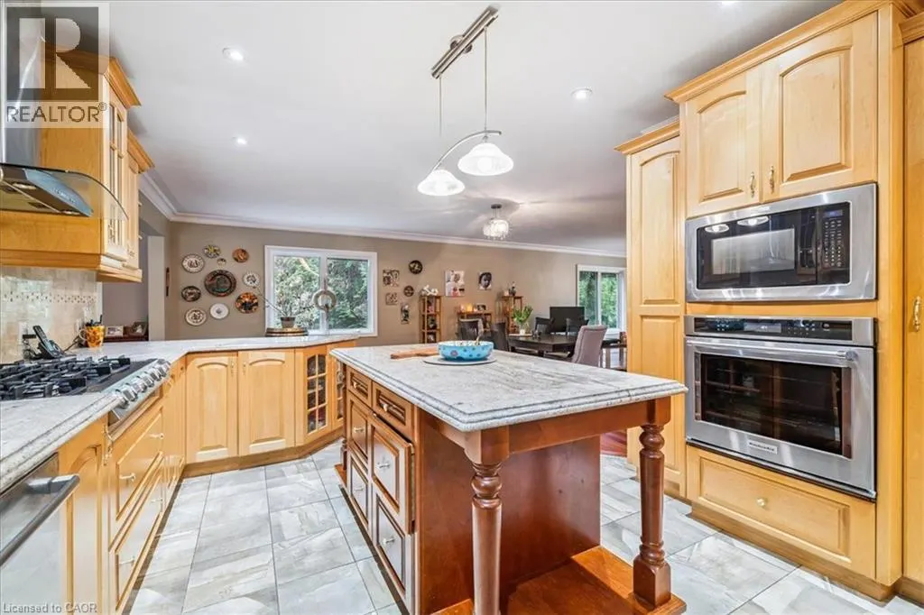 976 GARDEN Lane