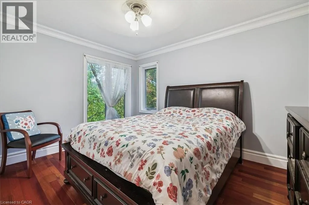 976 GARDEN Lane