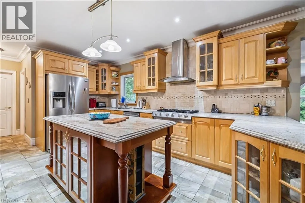 976 GARDEN Lane