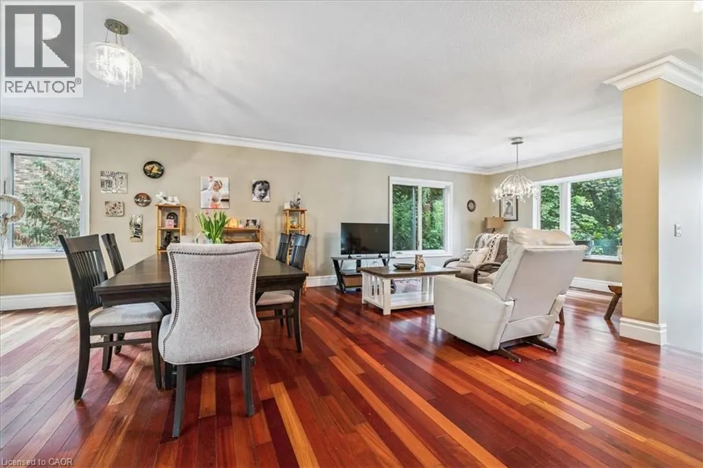 976 GARDEN Lane