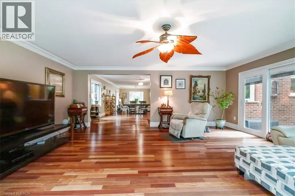 976 GARDEN Lane