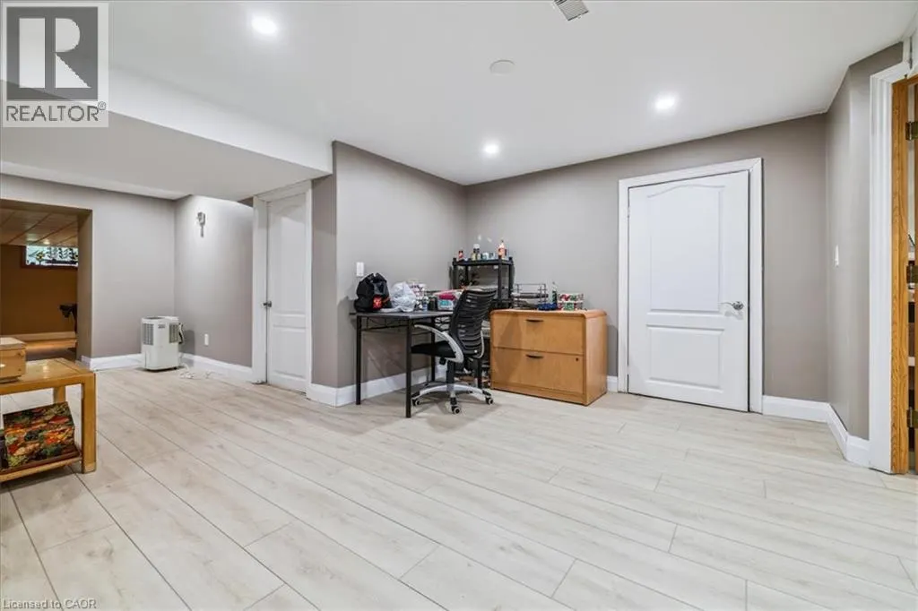 976 GARDEN Lane