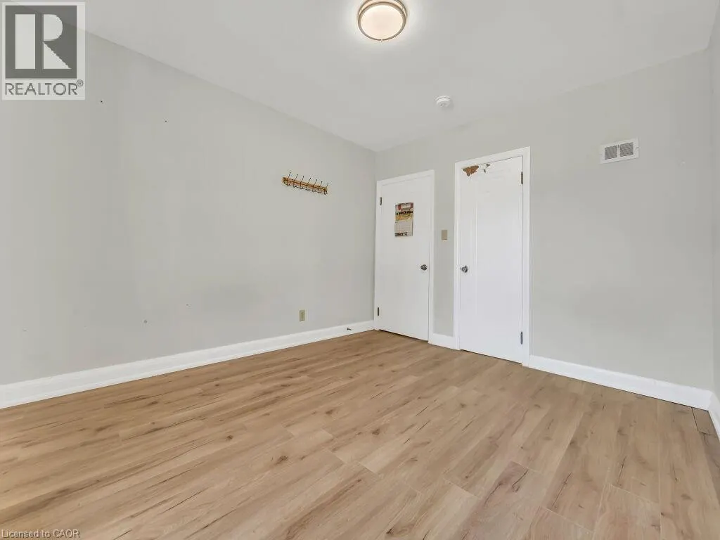 860 VINE Street