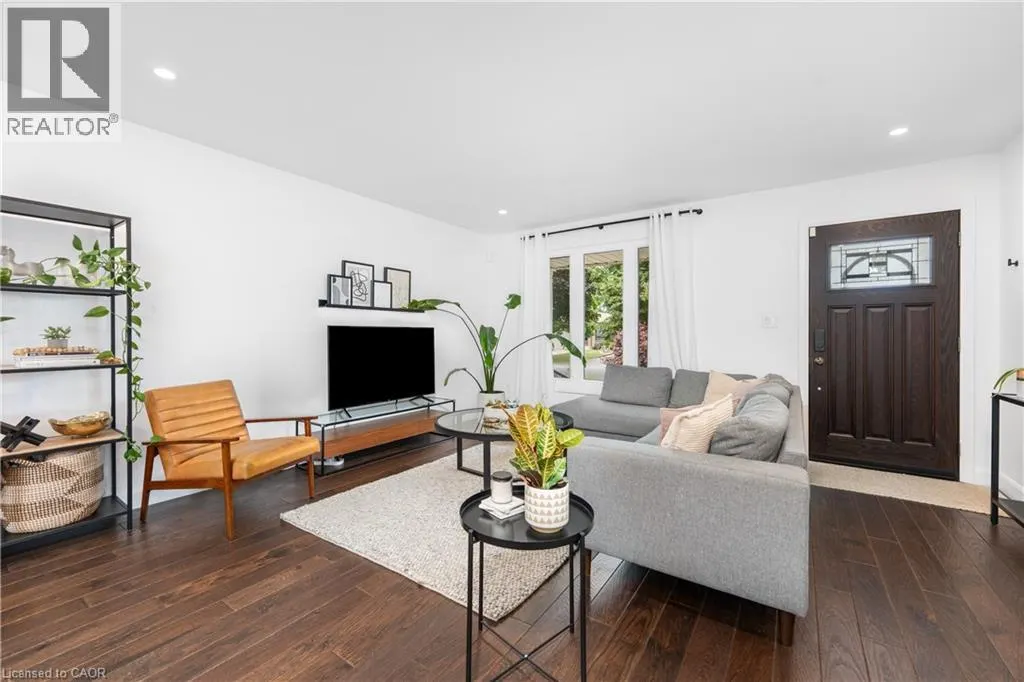 57 SANDRA Crescent