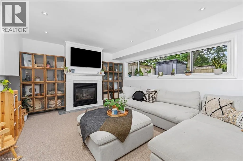 57 SANDRA Crescent