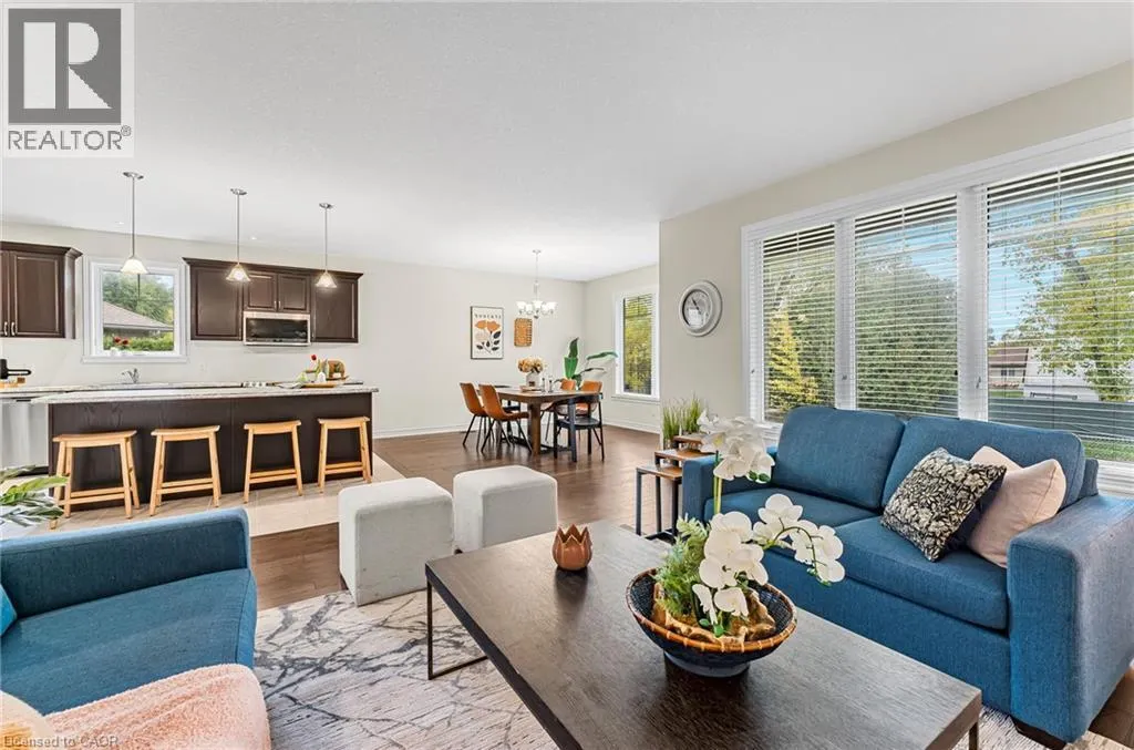 5 OAKDALE Boulevard
