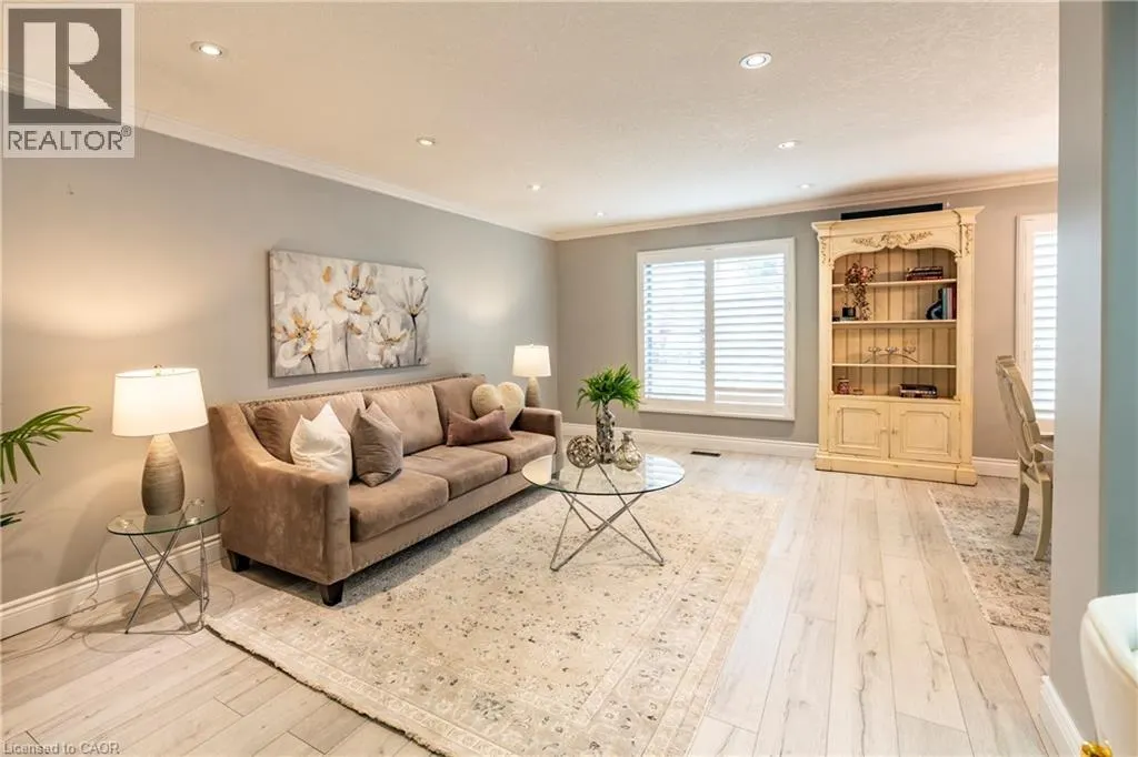 5 BEECHWOOD Avenue