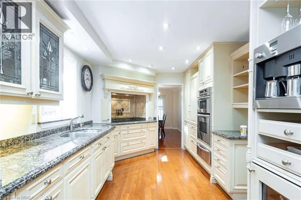 972 GABLEHURST Crescent