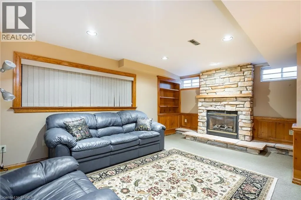 972 GABLEHURST Crescent