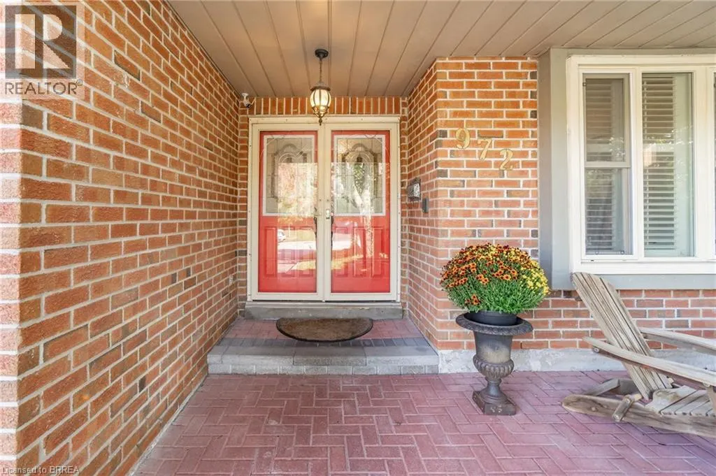 972 GABLEHURST Crescent