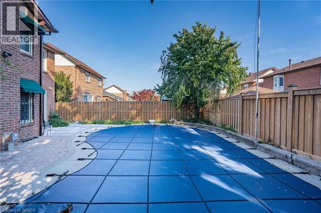 972 GABLEHURST Crescent