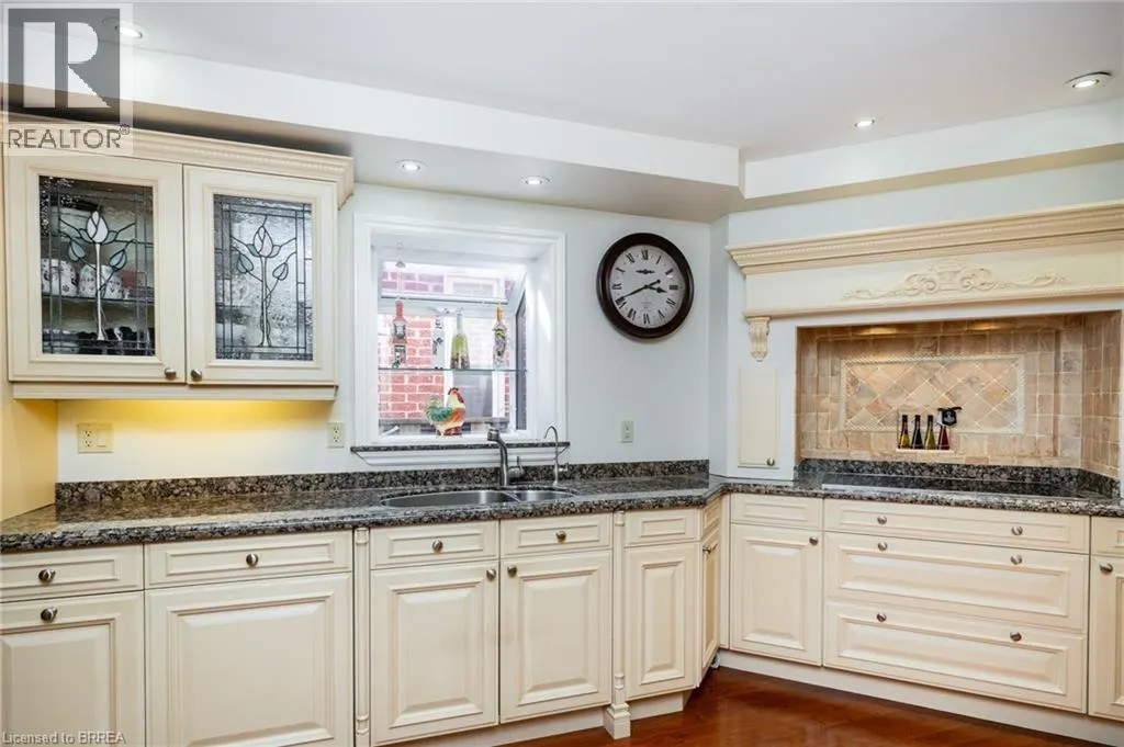 972 GABLEHURST Crescent