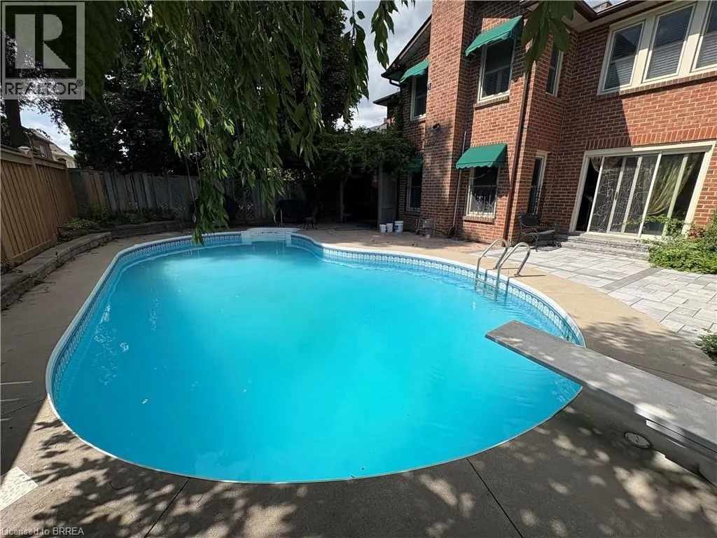 972 GABLEHURST Crescent