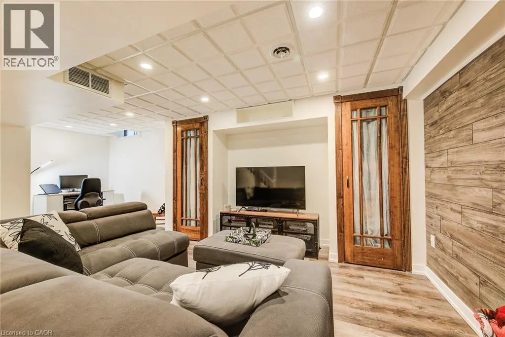 98 ROLLING MEADOWS Drive