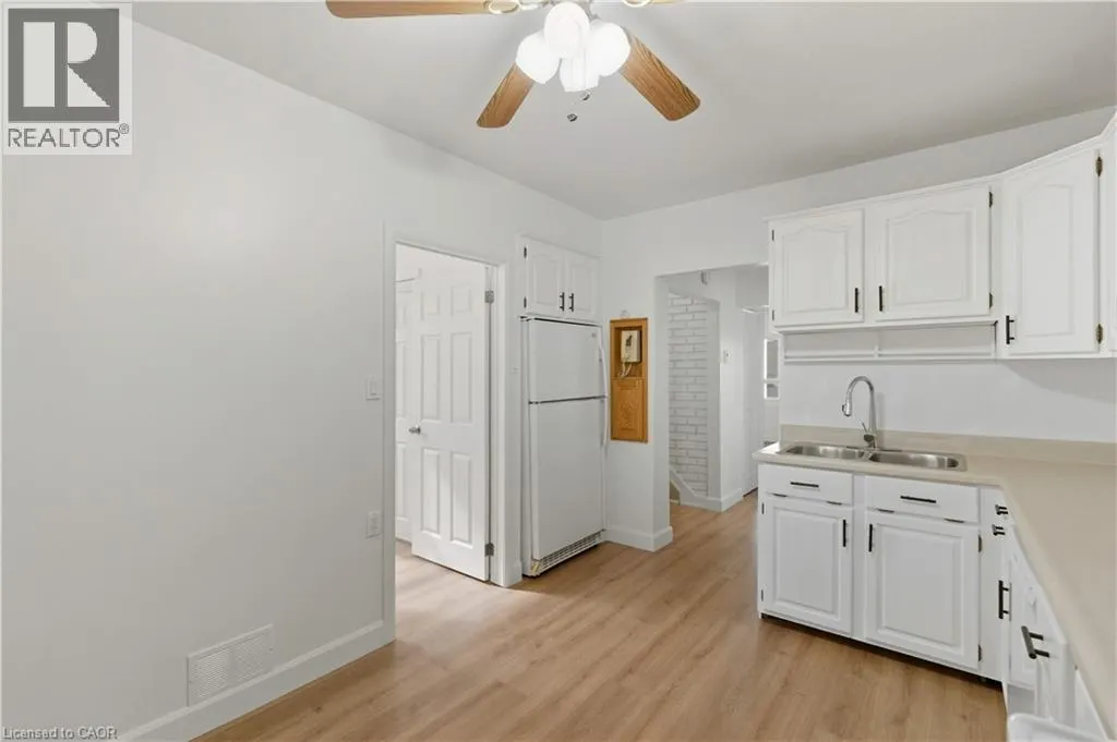 116 ROBINS Avenue