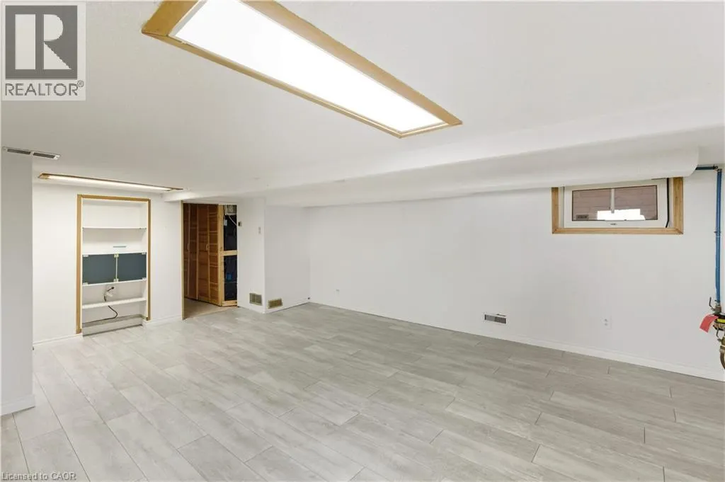 116 ROBINS Avenue