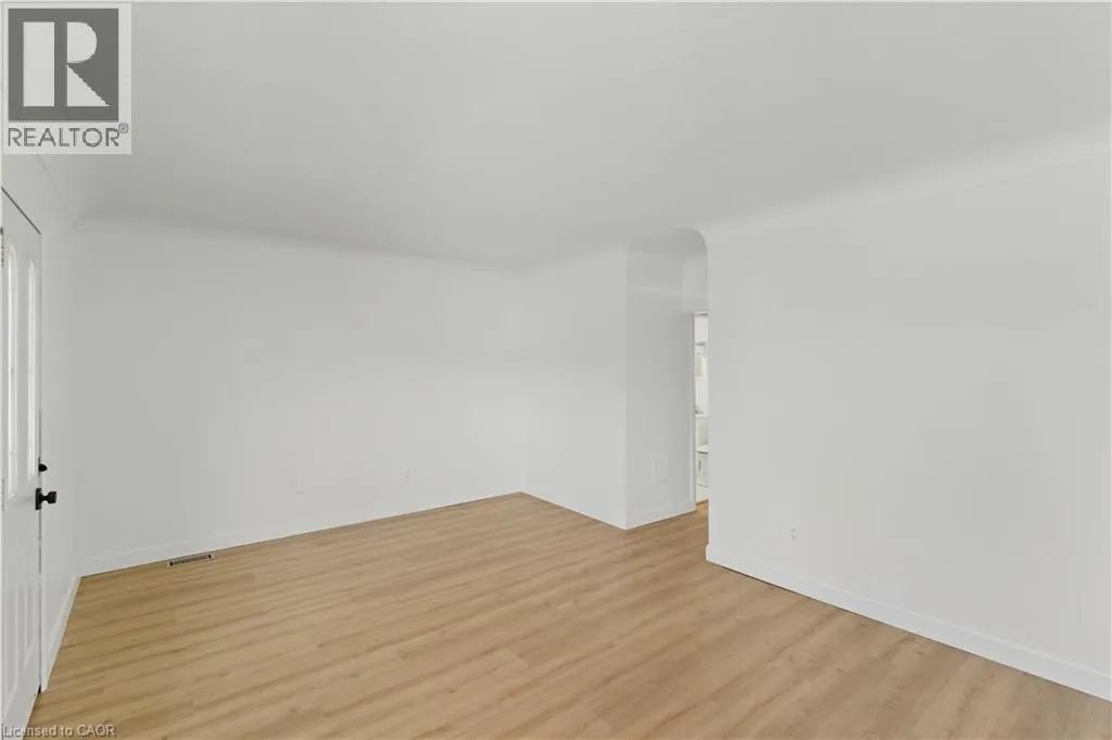 116 ROBINS Avenue
