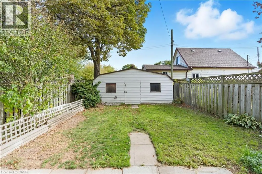 116 ROBINS Avenue