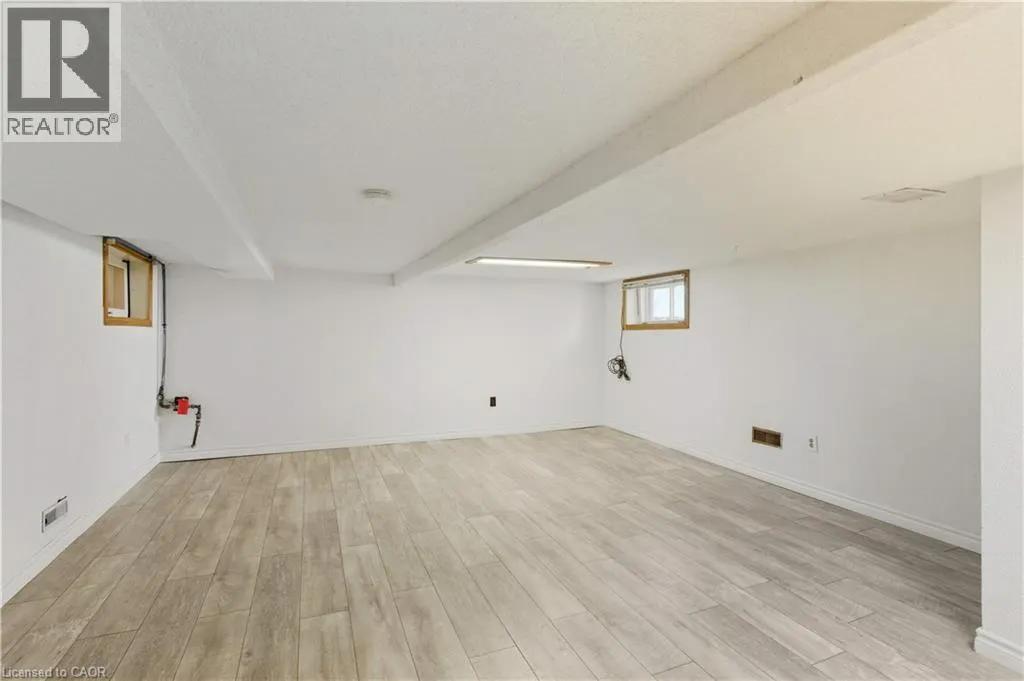116 ROBINS Avenue