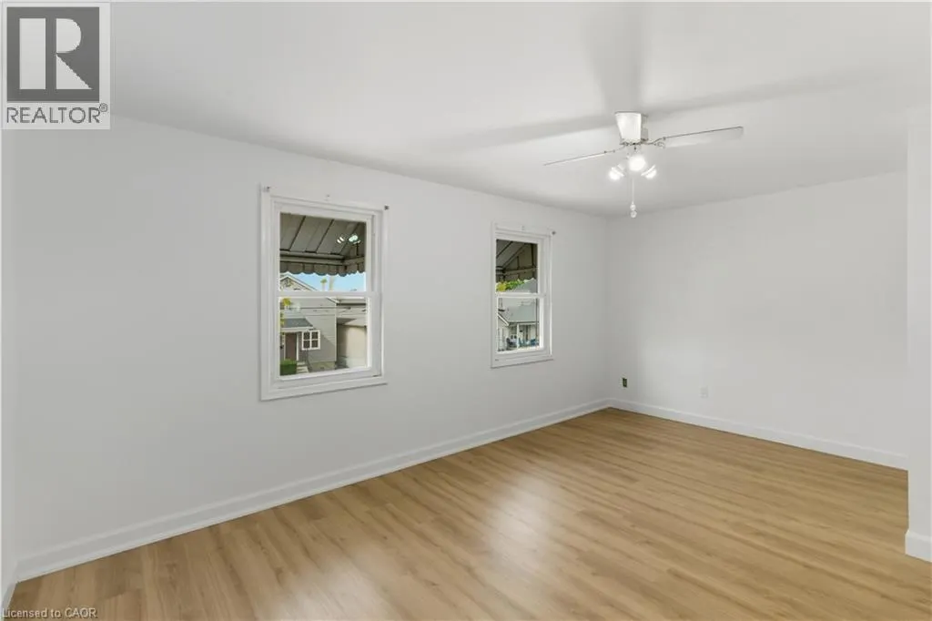 116 ROBINS Avenue